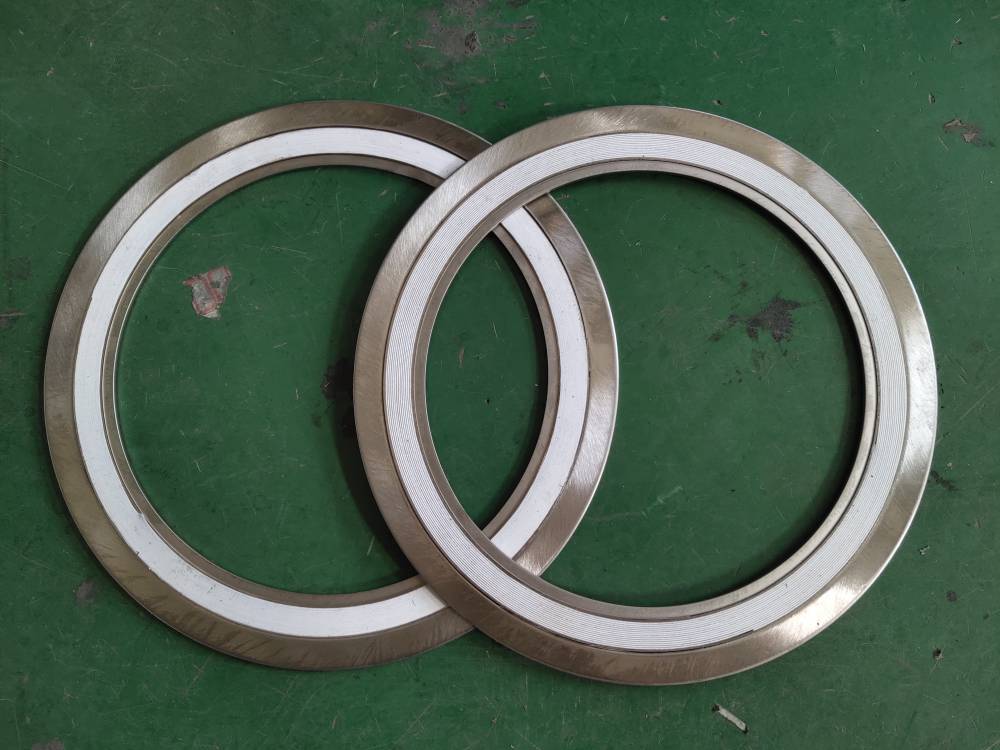 金属缠绕垫片由v形或w形不锈钢带和非金属填充料叠合,螺旋卷绕,始末端