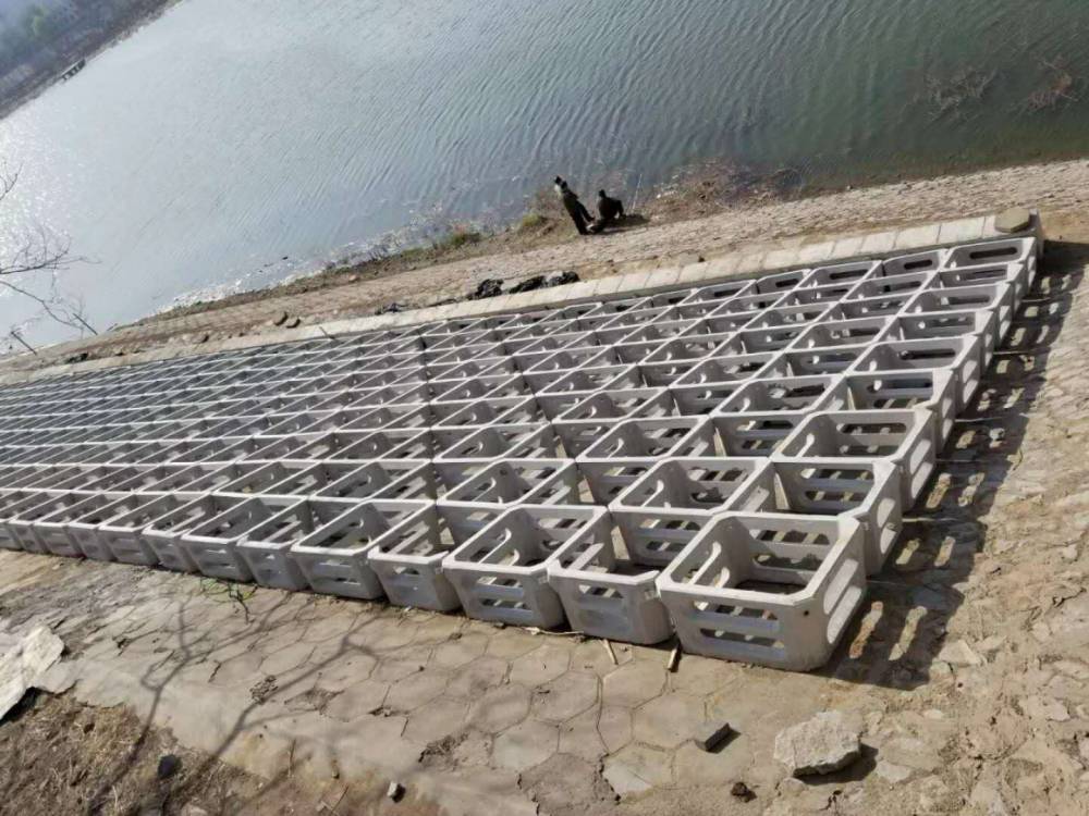 预制混凝土生态框格护坡用于水利生态河道