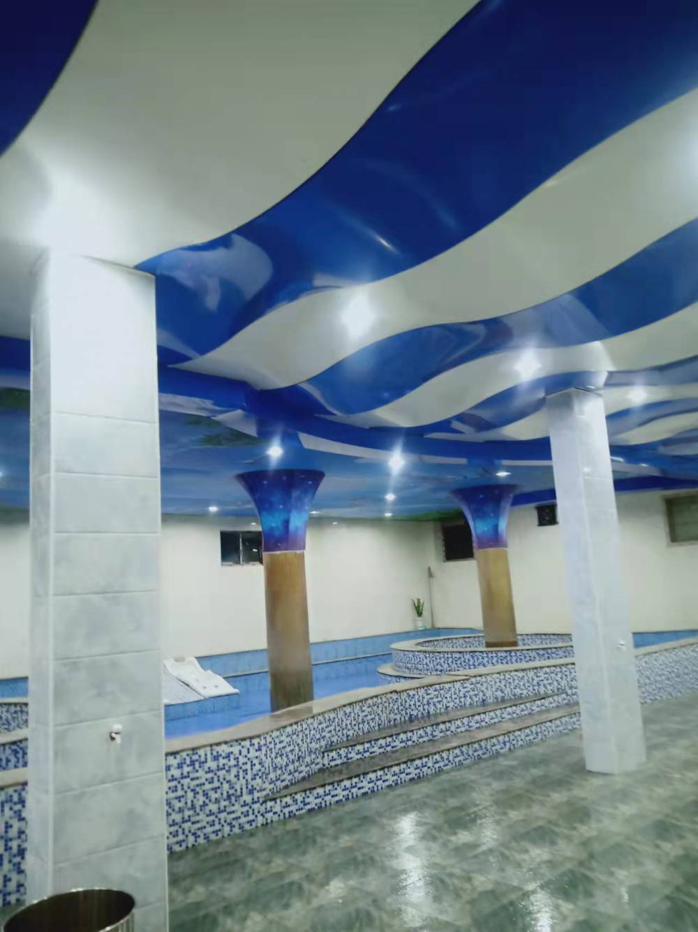临泉洗浴中心吊顶软膜天花阜阳安装温泉波浪吊顶韦寨镇