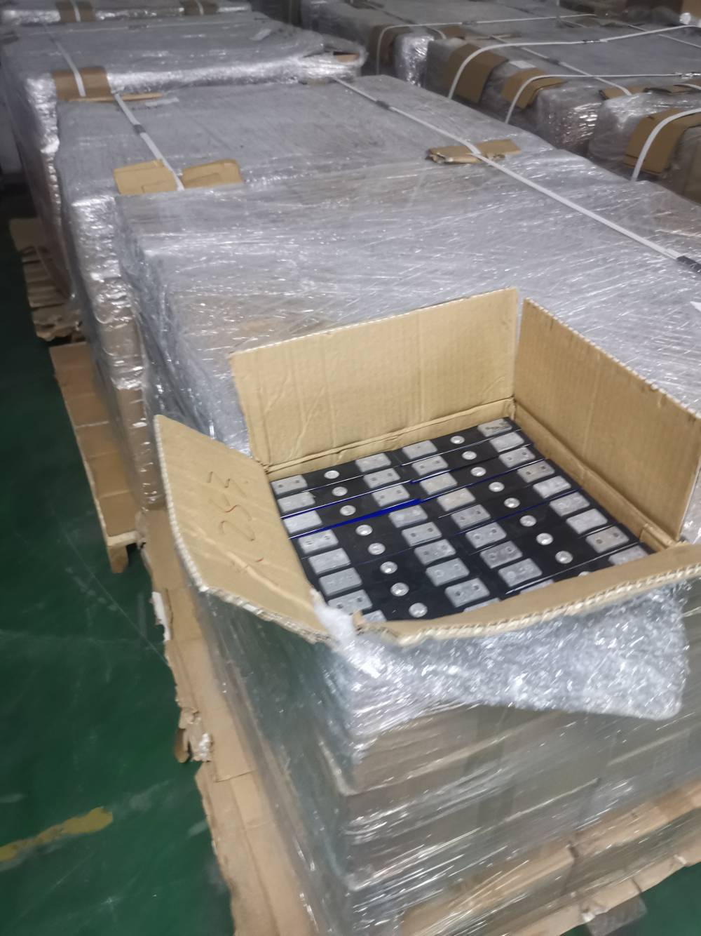 37v大单体三元锂电池114a三元锂电芯动力电芯储能电池