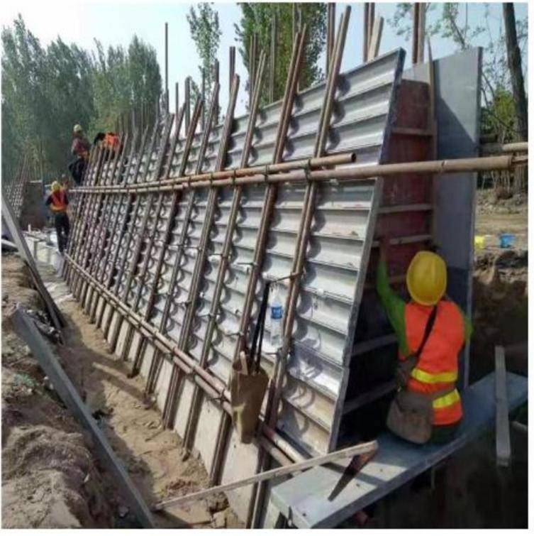 金勇缅甸混凝土挡土墙钢模板制造商缅甸建筑组合钢模板钢模新境界