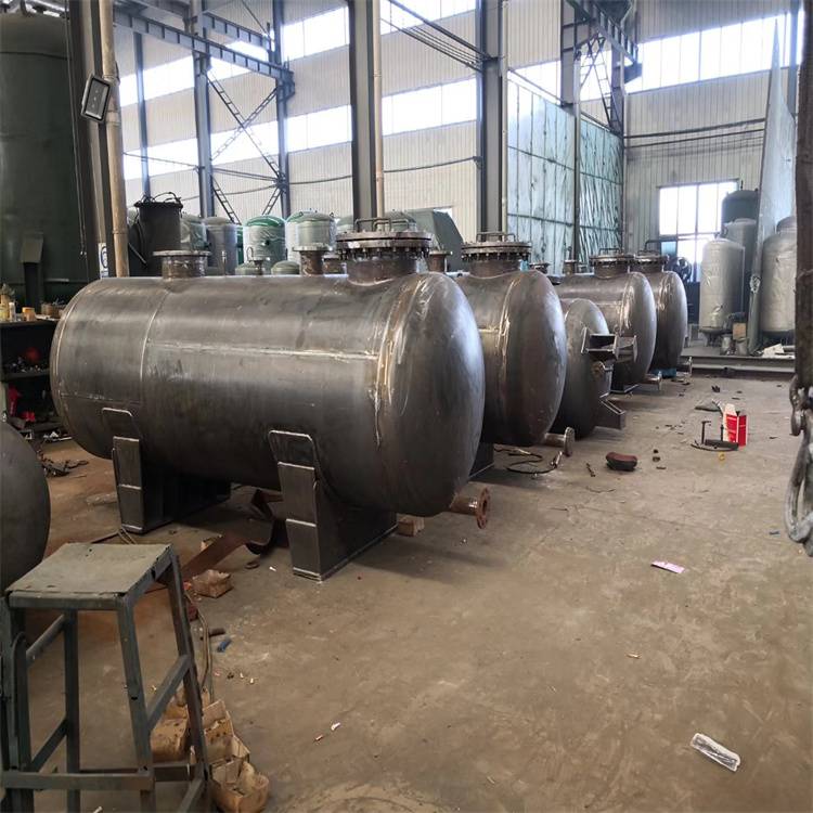 蒸汽储气罐鼎业机械卧式储气罐信泰