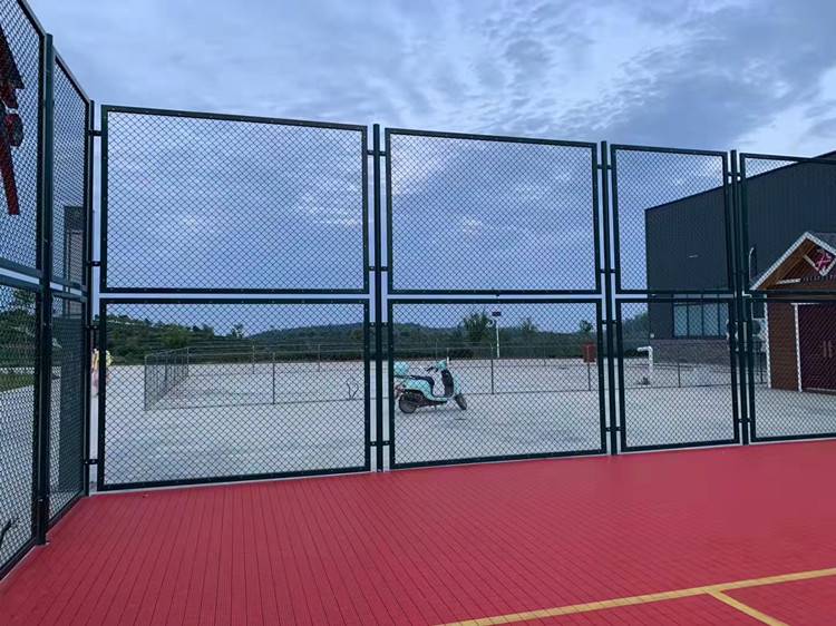 户外篮球场围网体育场馆围网铁丝围栏网工艺优