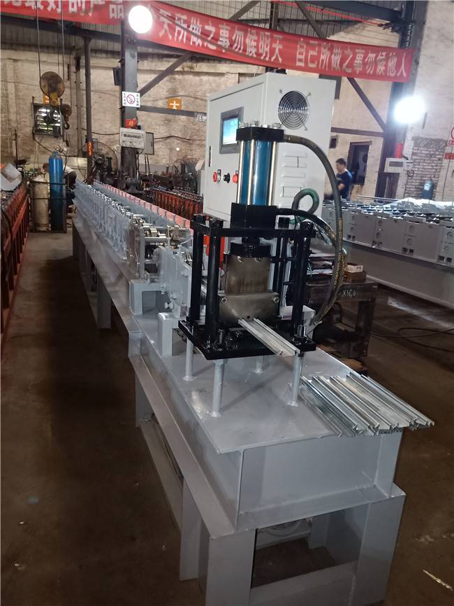 轻钢龙骨机厂家-佛山睿至锋五金公司-湖南轻钢龙骨机