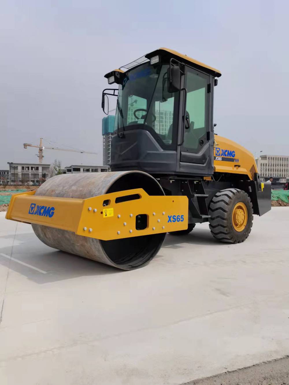 xs45单钢轮驾驶蓬压路机激振力大压实力强00:27徐工xs45单钢轮压路机