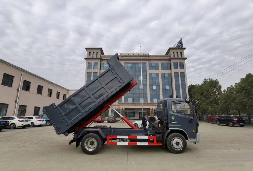 东风蓝牌8吨自卸车勾臂式车斗可卸可装载装修建筑垃圾