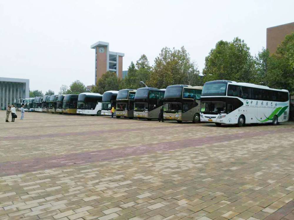 郑州出租通勤班车内饰整洁空调恒温长期乘坐舒适不疲惫