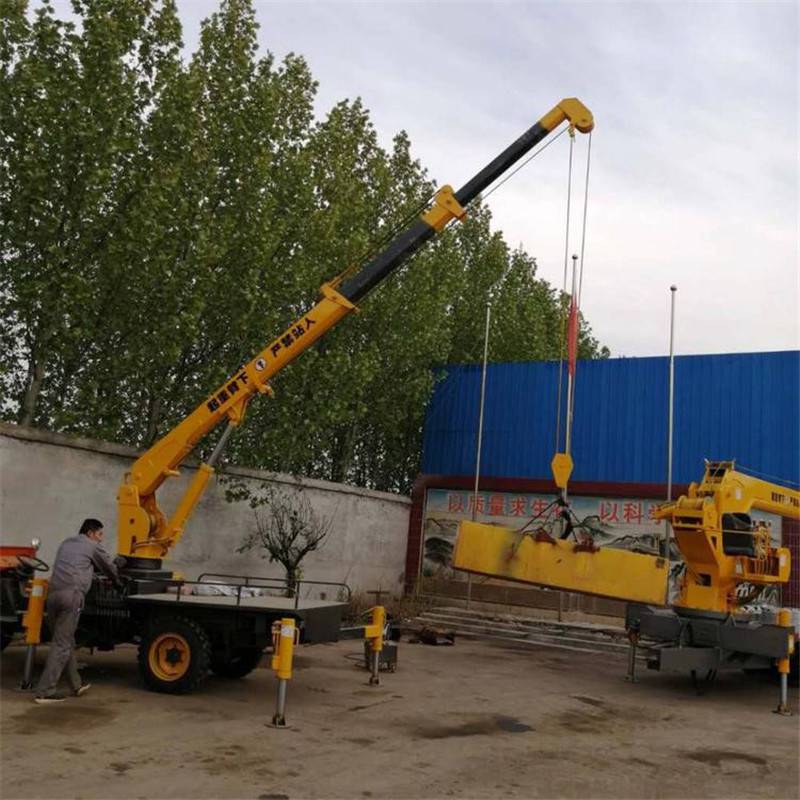 厂家定制农用三轮改装吊车三轮车加装吊机三轮随车吊