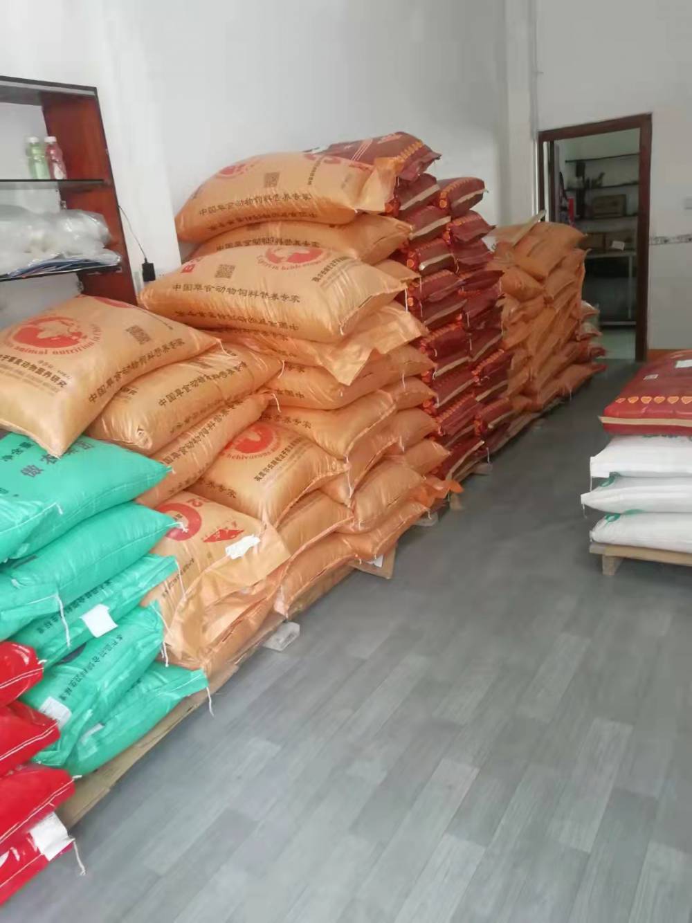 【西藏牦牛饲料采购 牛羊过冬饲料 英美尔牛饲料】价格_厂家 - 中国