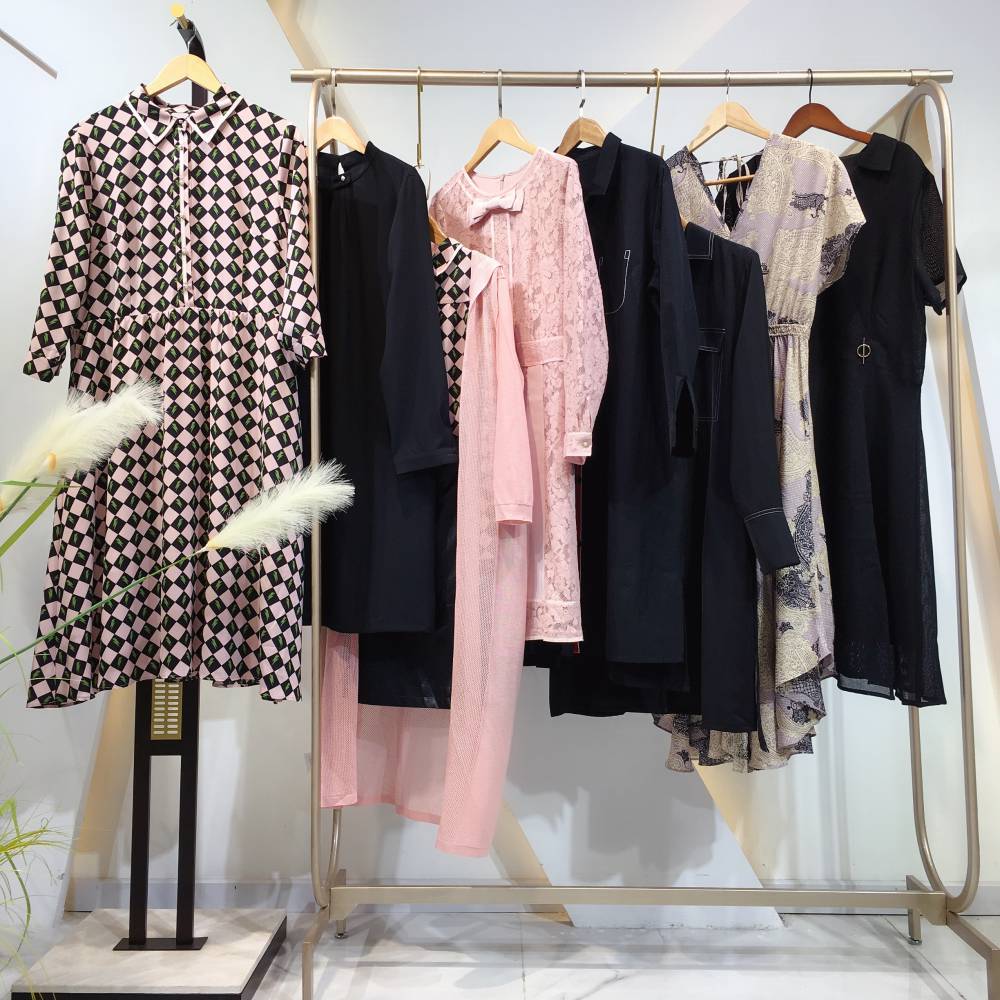 娅丽达女装2020春夏款两季时尚风衣简约修身舒适品牌折扣女装品牌库存