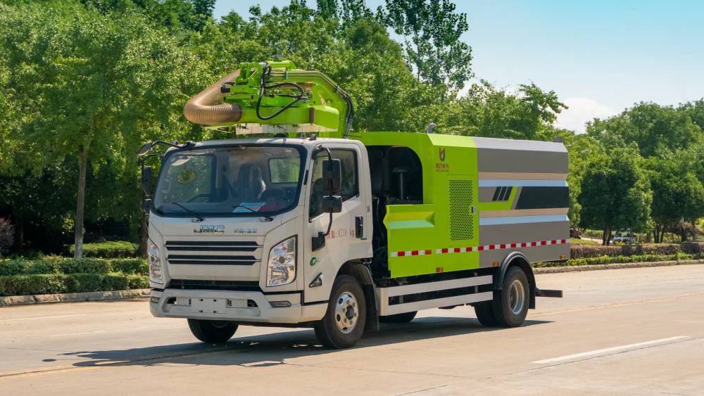 江铃绿篱修剪车 高速中央隔离带绿化养护车