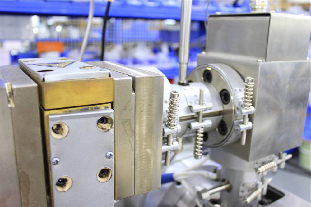 超临界注入工作站报价pe发泡片材挤出成型机广州普同