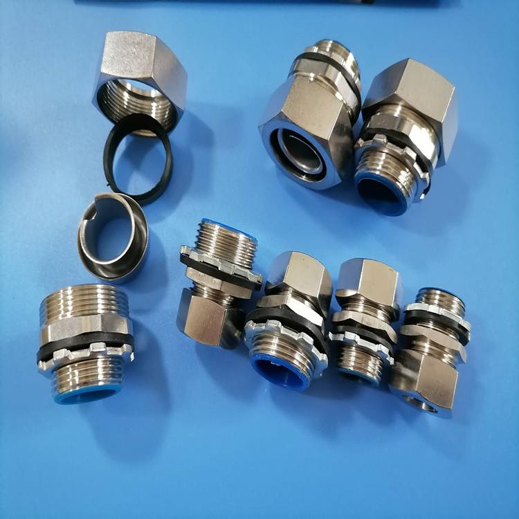 电缆保护防爆90度不锈钢波纹管接头25m32弯角蛇皮管连接器