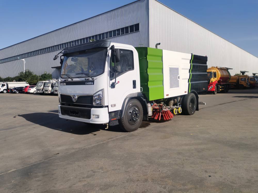 东风福瑞卡大柴180马力8吨洗扫车洗扫车现车供应