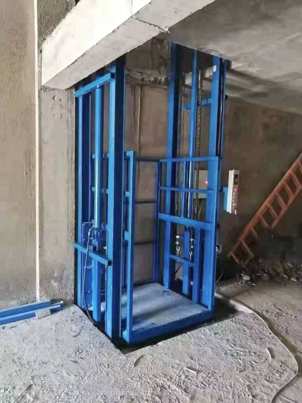 定做2吨液压厂房货梯链条式电动提升机导轨式简易升降平台