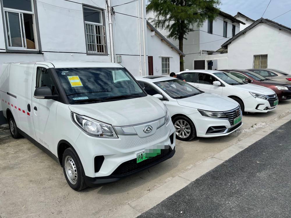 沪牌大通ev30出租/新车1个月/历程1000/车况***