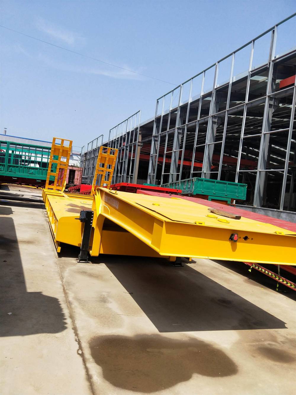 13米平板运输半挂车内径宽度