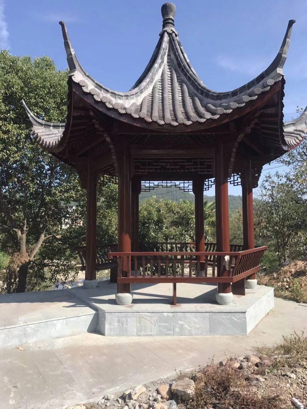 上海防腐木沁弯瓦亭仿古六角弯瓦凉亭共盈景观