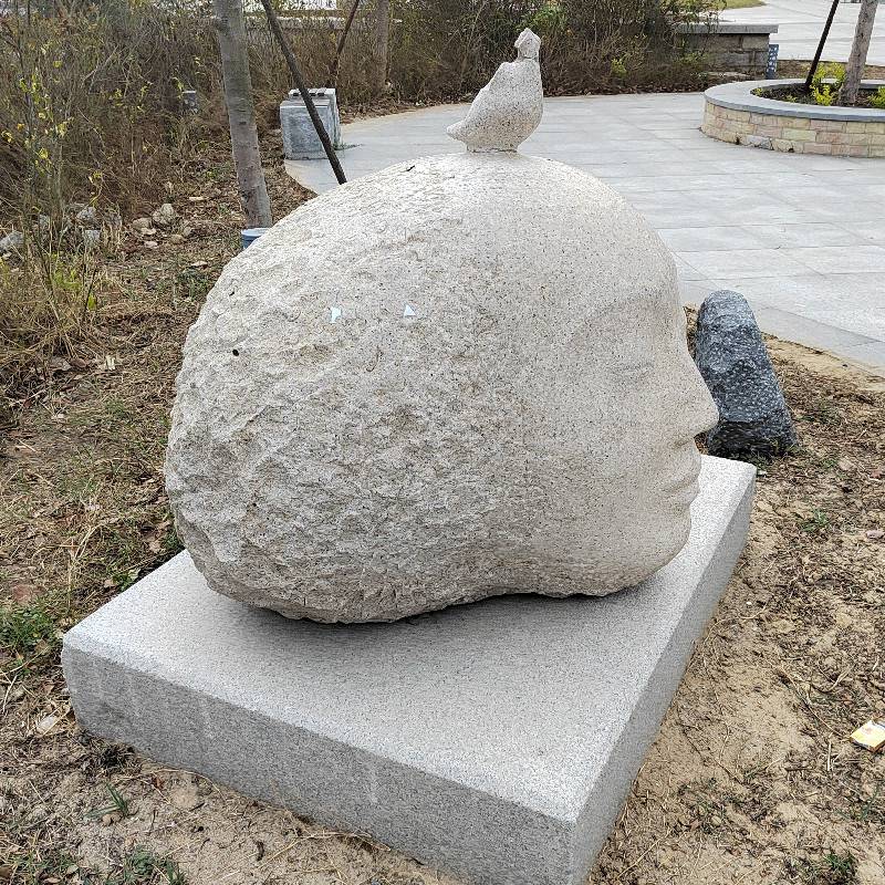 抽象花岗岩雕塑芝麻白人物50厘米高公园石雕装饰品