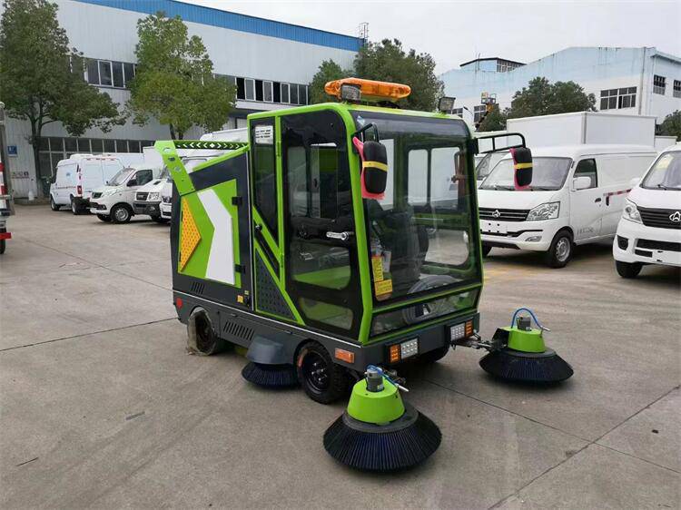 自制环卫清扫车小型清扫车多少钱武汉驾驶式扫地车