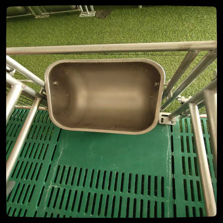 河南耐斯不锈钢母猪料槽产床定位栏母猪下料槽采食槽加厚加大猪用料槽