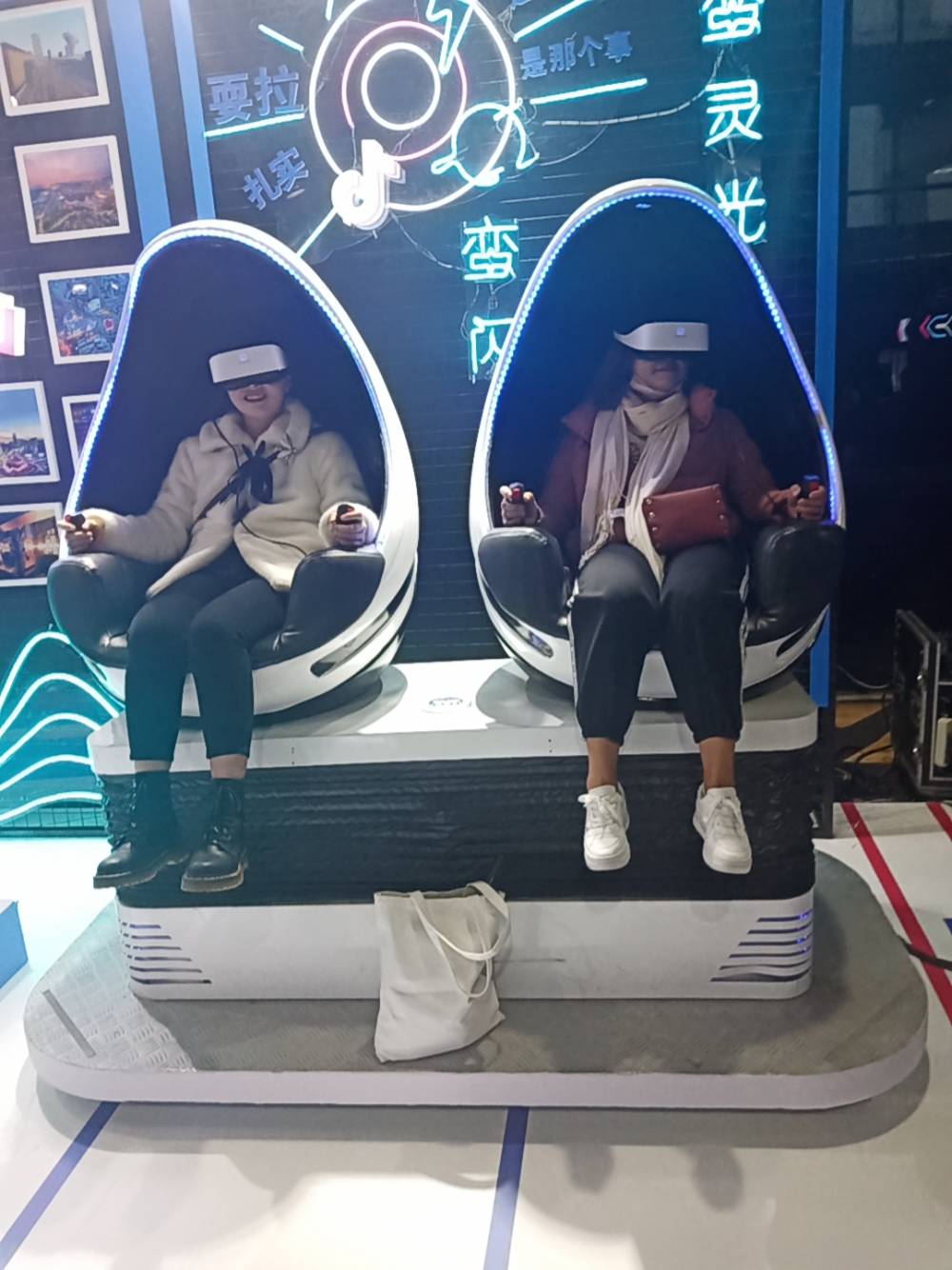 VR双人座椅 蛋壳 VR设备出租 暖场设备VR摩托车