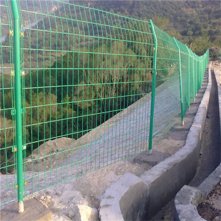 公路护栏网批发 厂家供应 护栏网厂家 万泰