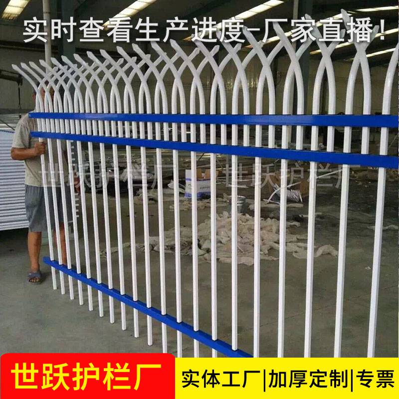 道路护栏生产 世跃市政马路护栏厂家 新式道路护栏道路围栏报价(图2)