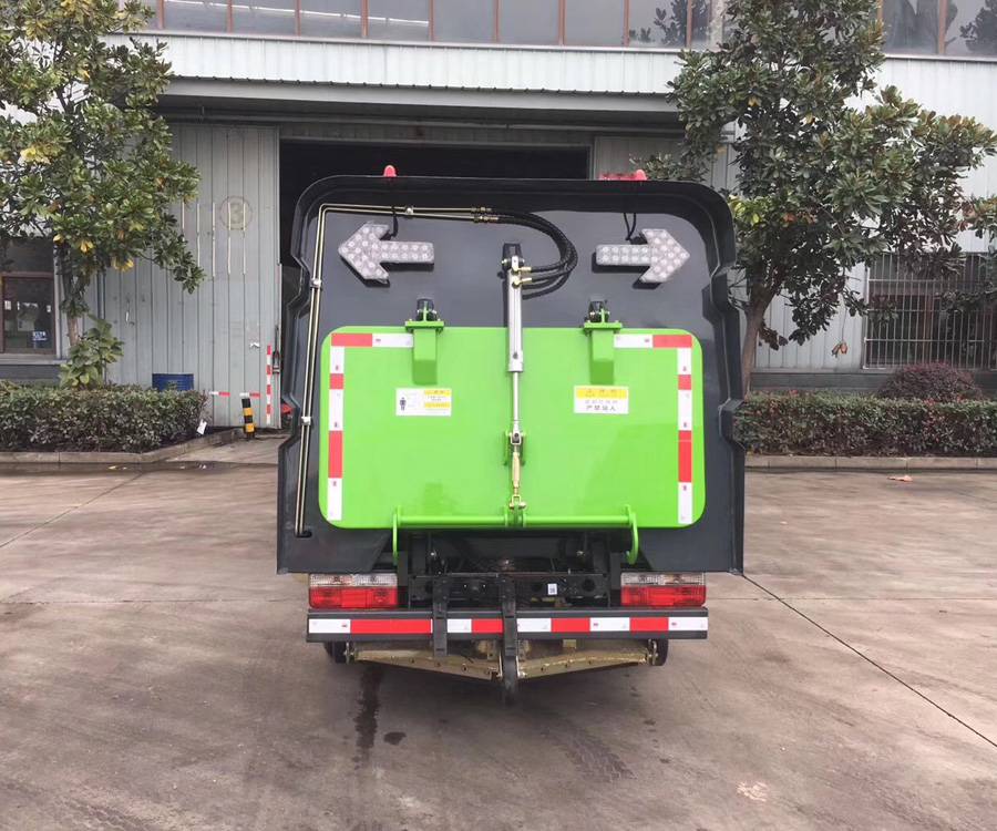 扫路车