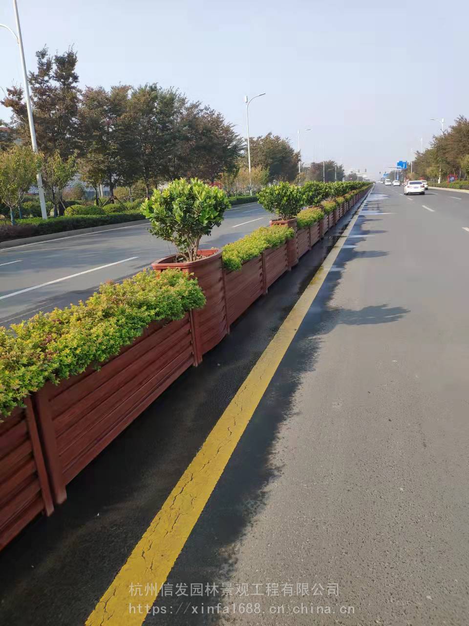 道路护栏隔离带隔离栏花箱组合铁艺花箱铝合金花箱道路花箱厂家