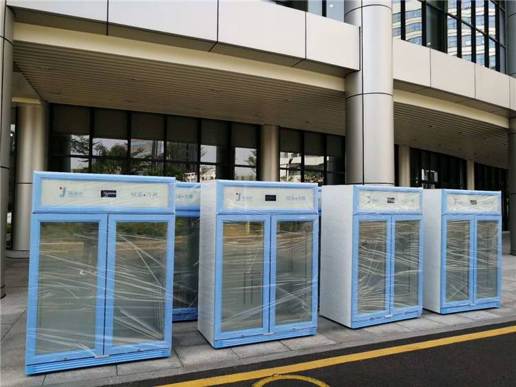 80L的医用冰箱，2～8℃，玻璃门