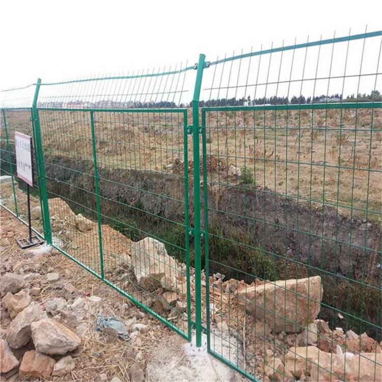 公路护栏网供应 现货供应 围栏网 万泰
