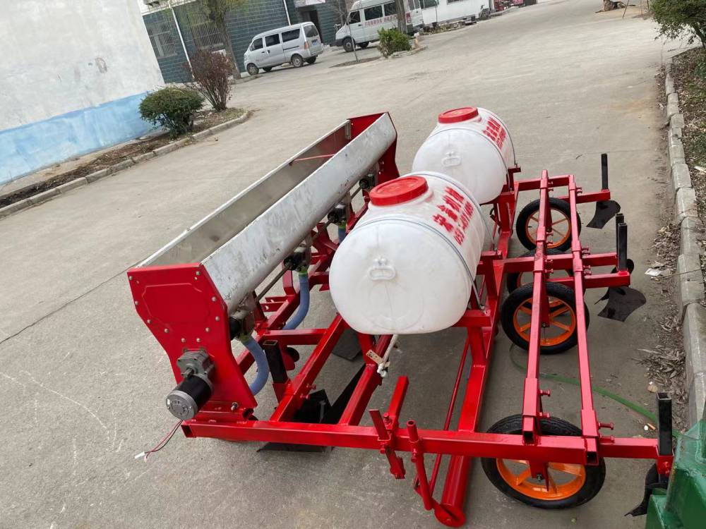 两行苞米点播机粘玉米铺膜播种机免扣膜花生种植机