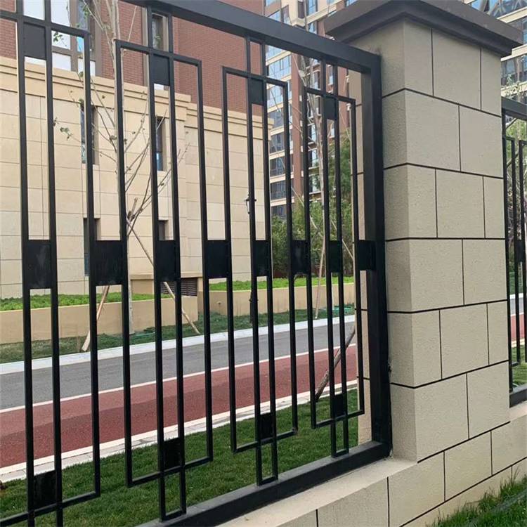 隔离护栏工厂小区铁管围栏按需定制财润丝网供应