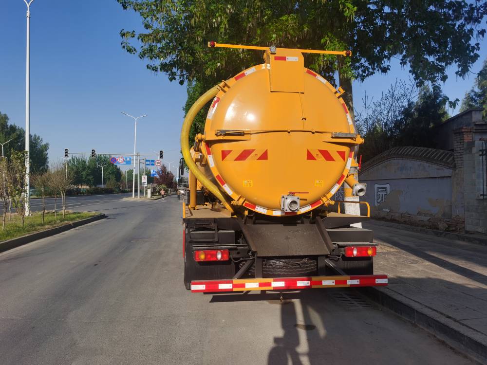 北京东风天锦吸污车15方京牌市政排水车clw5182gxwd6吸污车排水车批发