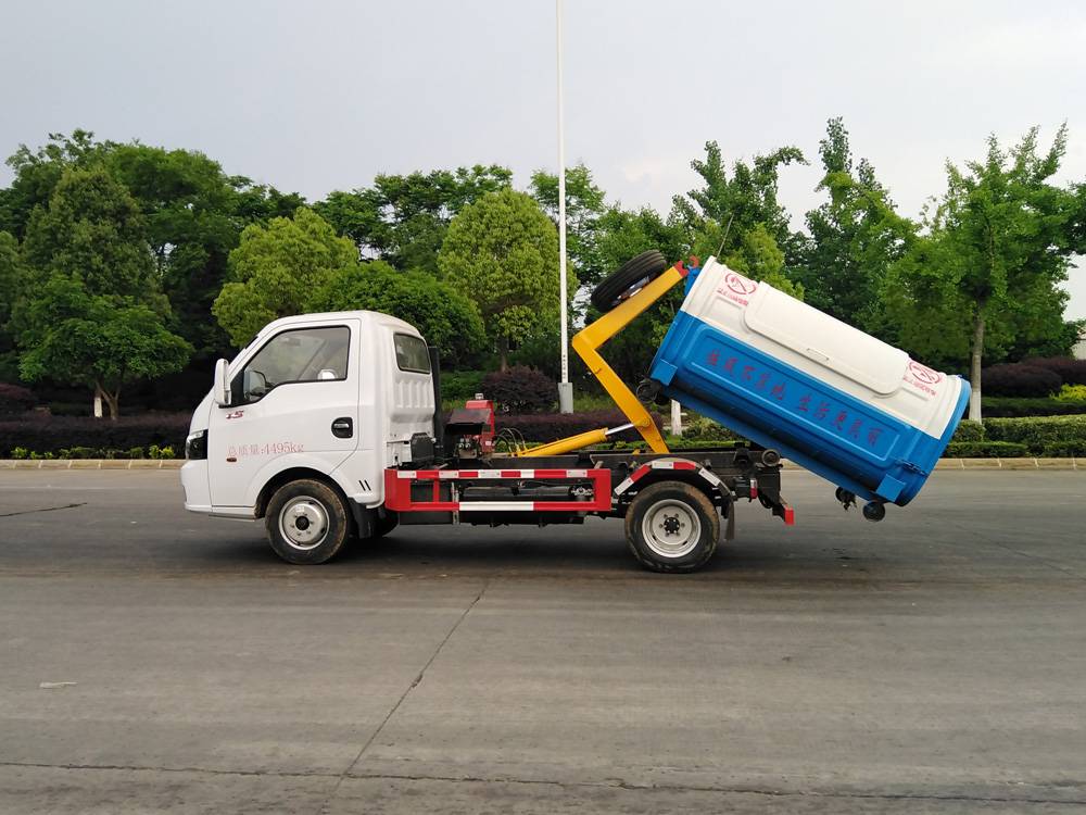 3方蓝牌东风途逸勾臂垃圾车街道物业社区小型环卫拉臂车柴油机