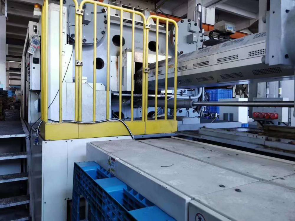 转让二日本注塑机三菱注塑机1600t大型注塑机