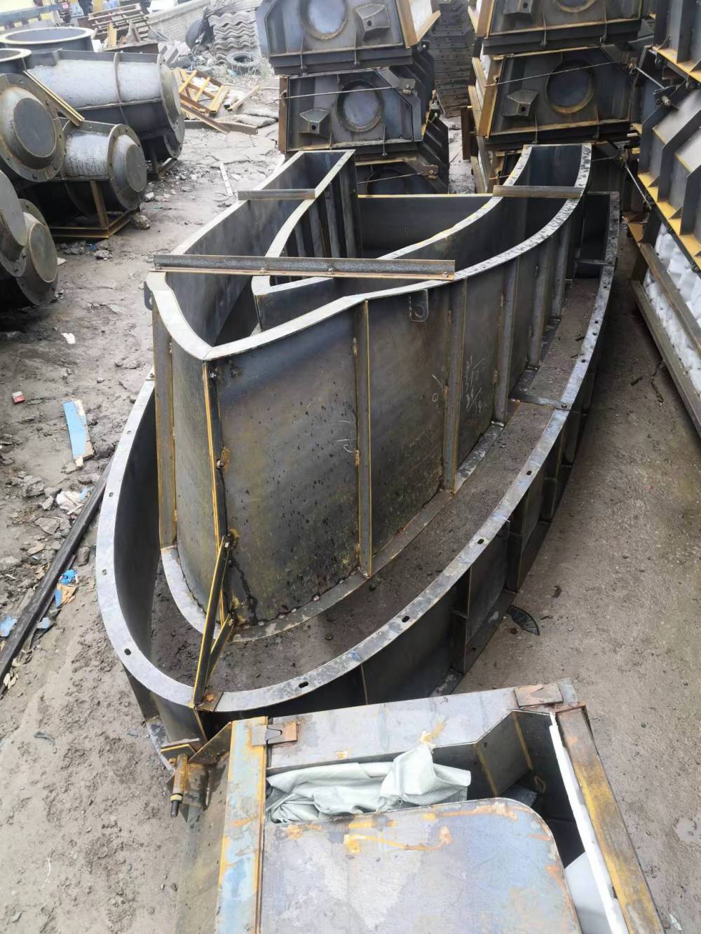 防撞安全岛模具高速公路出入口水泥砼现浇水泥制品支持定制