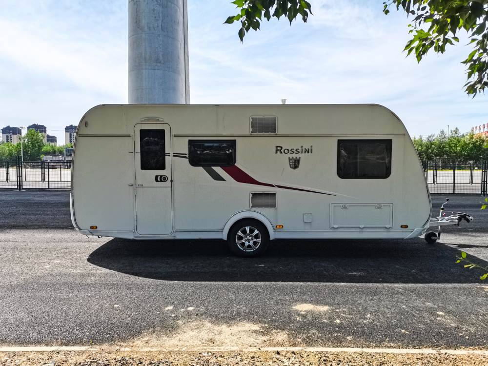 欧洲进口a型中规公路拖挂房车德国进口a型拖挂式房车特比特罗西尼490