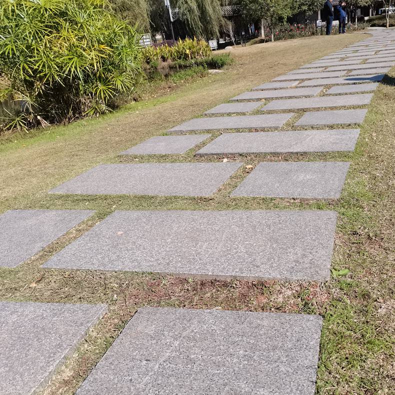 芝麻灰汀步石公园铺装灰麻花岗岩尺寸定制图片