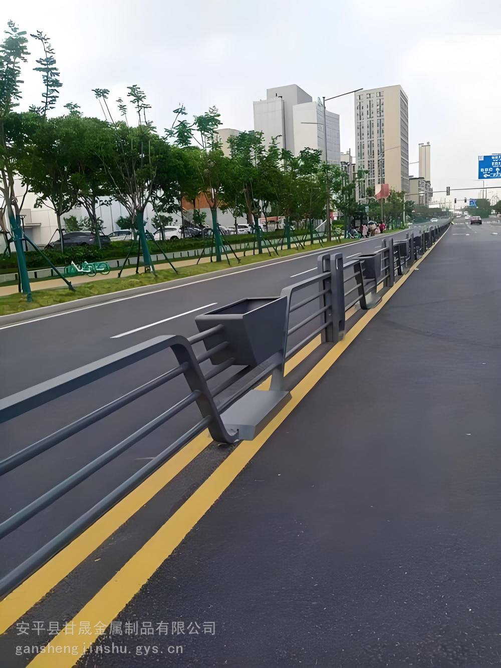 花箱护栏 城市绿化护栏 道路护栏 市政绿化隔离带 景观护栏 道路隔离