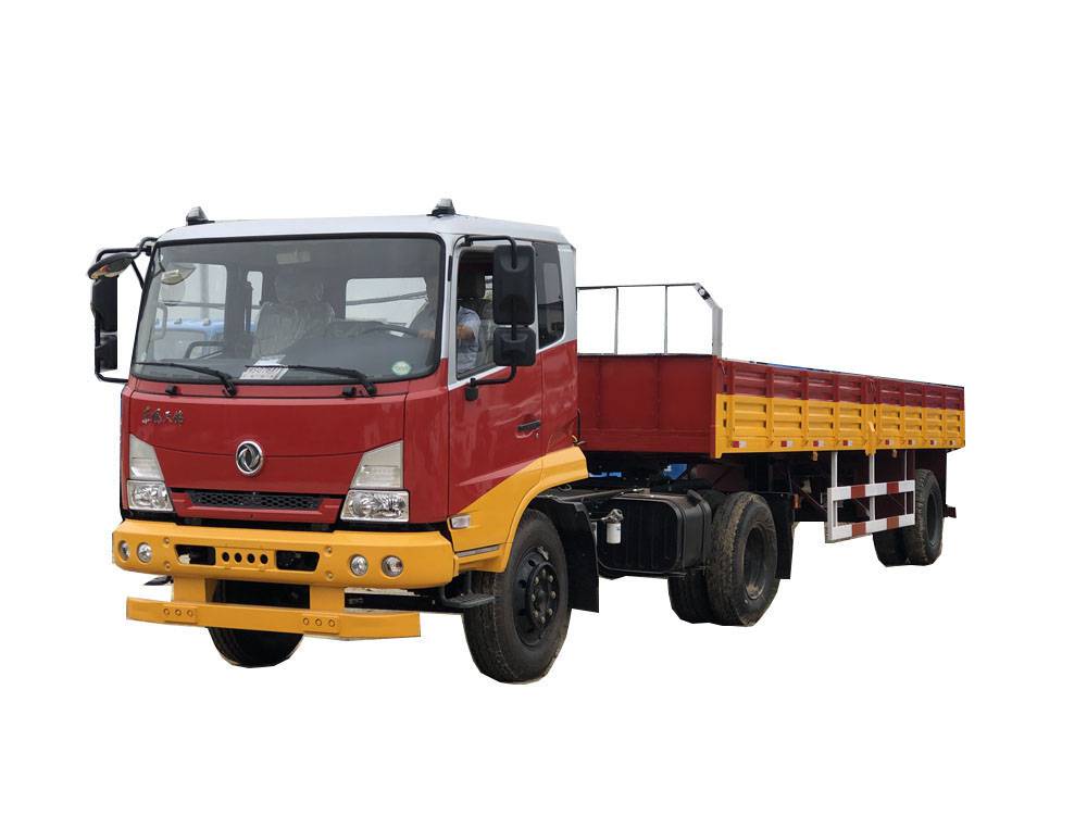 驾校考试训练场地考试场地使用牵引头尺寸6025x2370x2670mm,半挂车