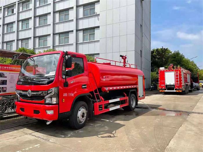 东风多功能消防洒水车水罐泡沫消防车5吨消防洒水车性能