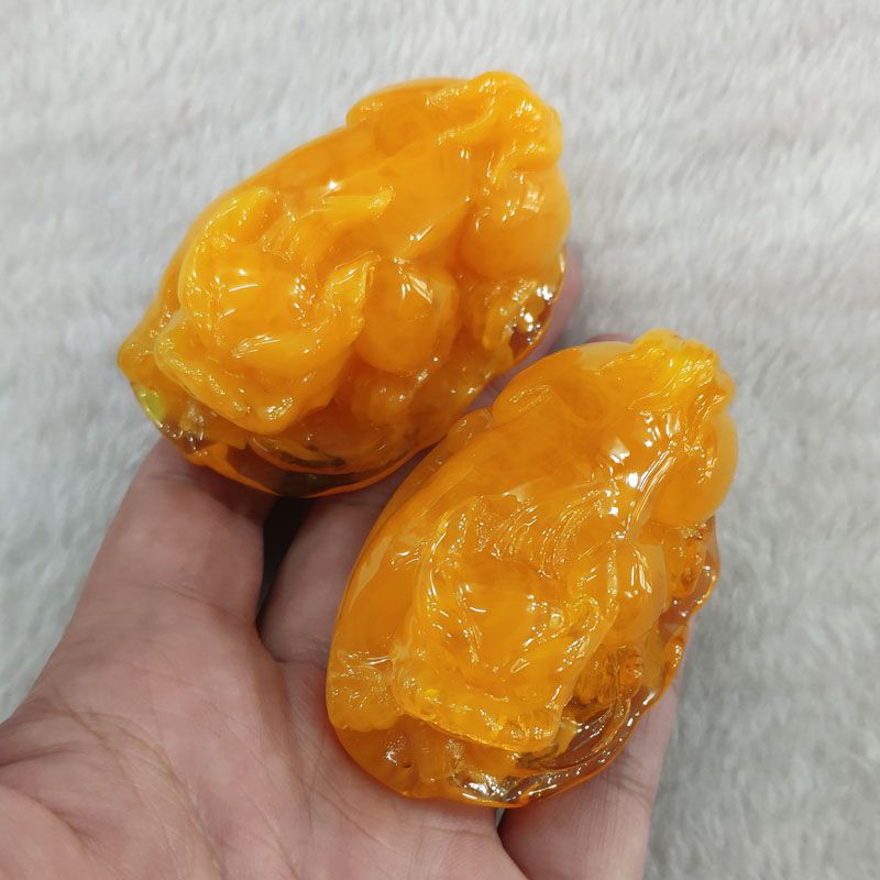 二代人造蜜蜡琥珀饰品吊坠人工琥珀旅游景点地摊展会产品义乌饰品批发