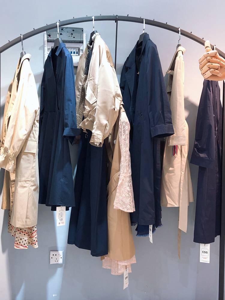 中淑秋装品牌星期天折扣女装尾货走份批发 - 广州市东悦服饰有限公