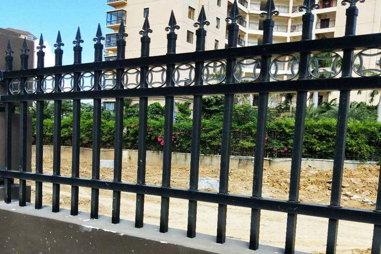 郑州巩义草坪锌钢护栏花园防护栏杆铁艺围墙围栏价格