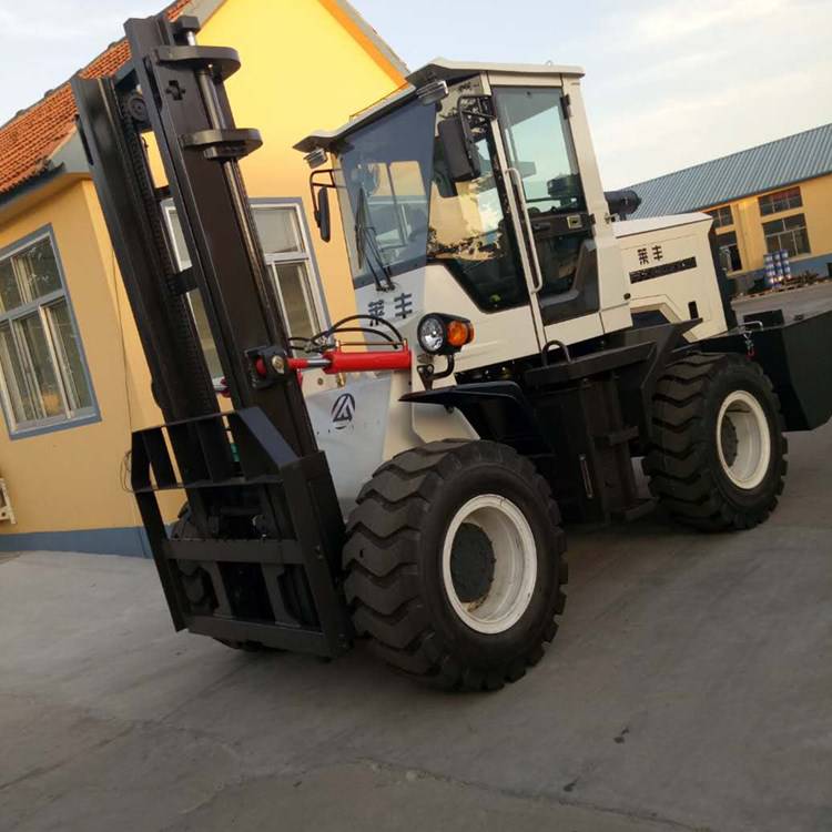 贵州安顺15吨越野叉车叉铲两用车采用铰接车架