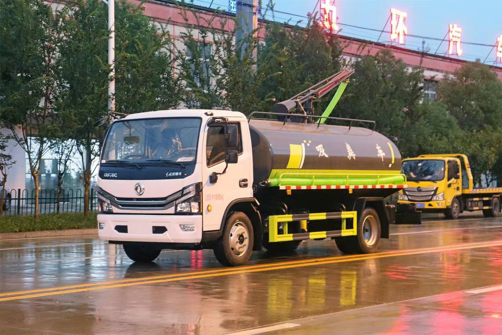 养殖公司沼液运输车东风5吨20吨沼液运输车价格