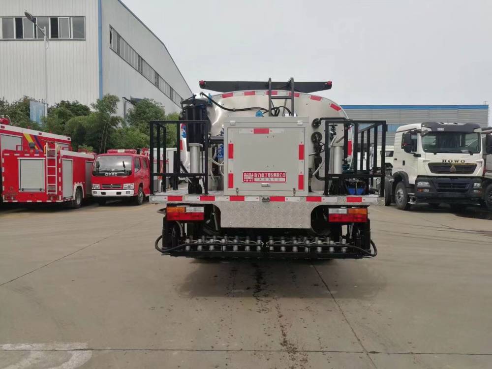 7噸智能瀝青灑布車橡膠瀝青瀝青灑布車型號