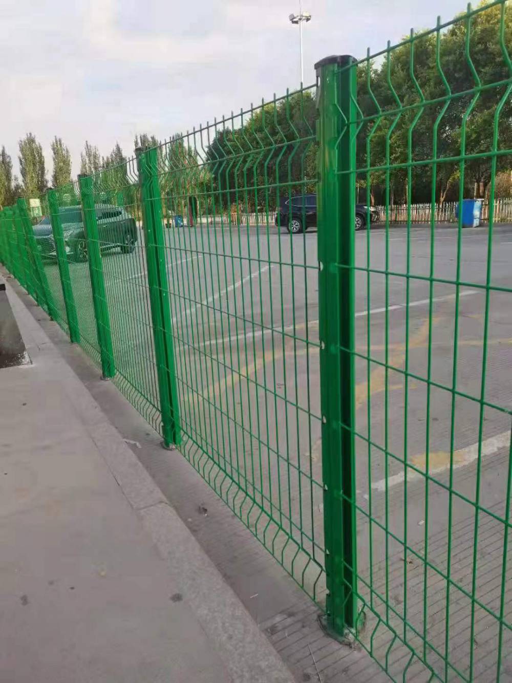 广州市护栏网厂家绿化带隔离栅网双边丝护栏绿色铁丝网护栏